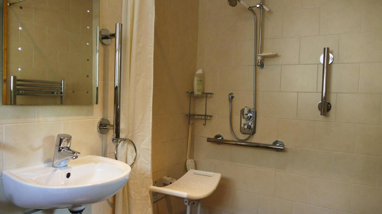 Cosy Ground Floor Disabled Friendly Room In Farm House Llandderfel المظهر الخارجي الصورة