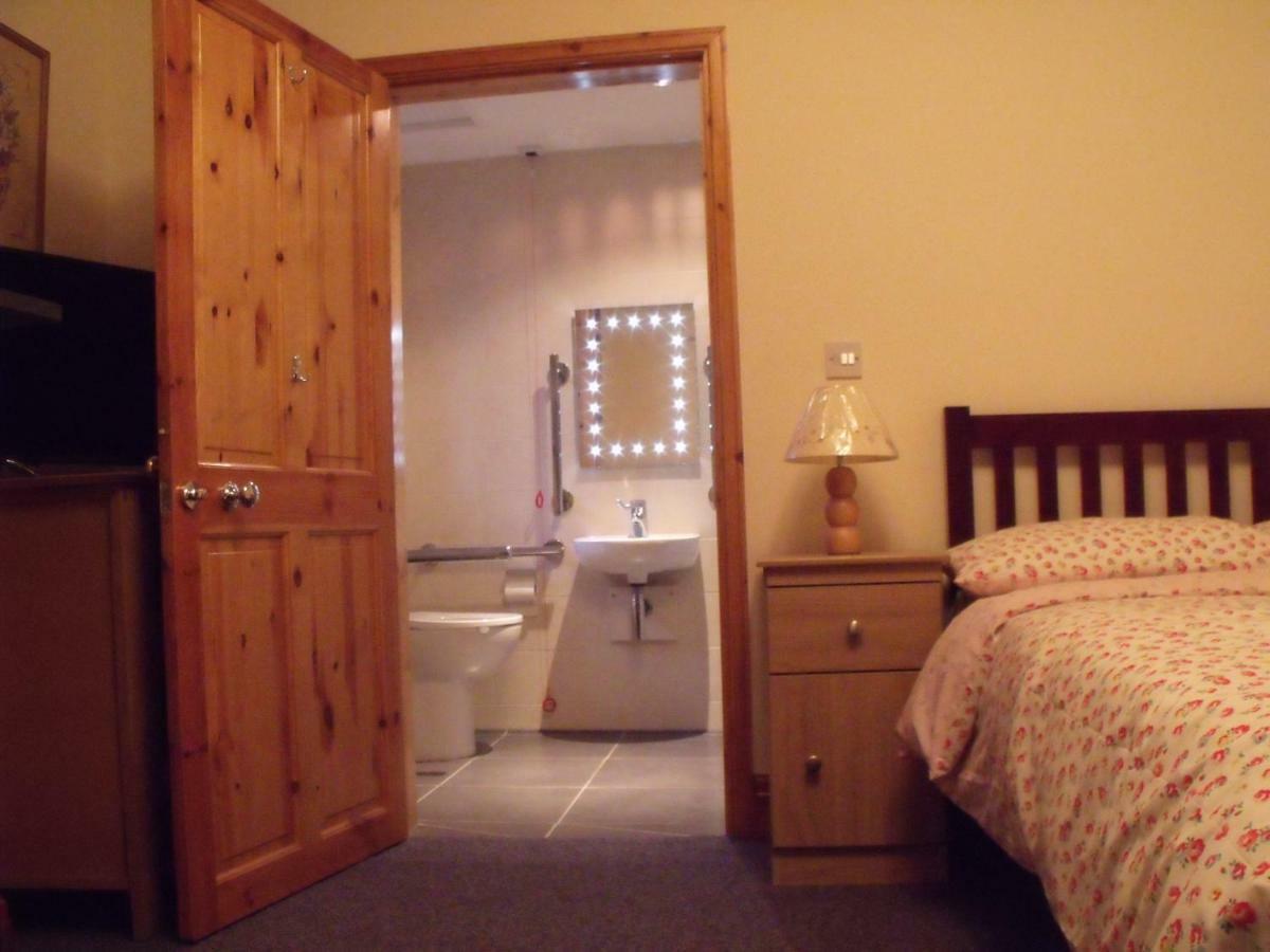 Cosy Ground Floor Disabled Friendly Room In Farm House Llandderfel المظهر الخارجي الصورة