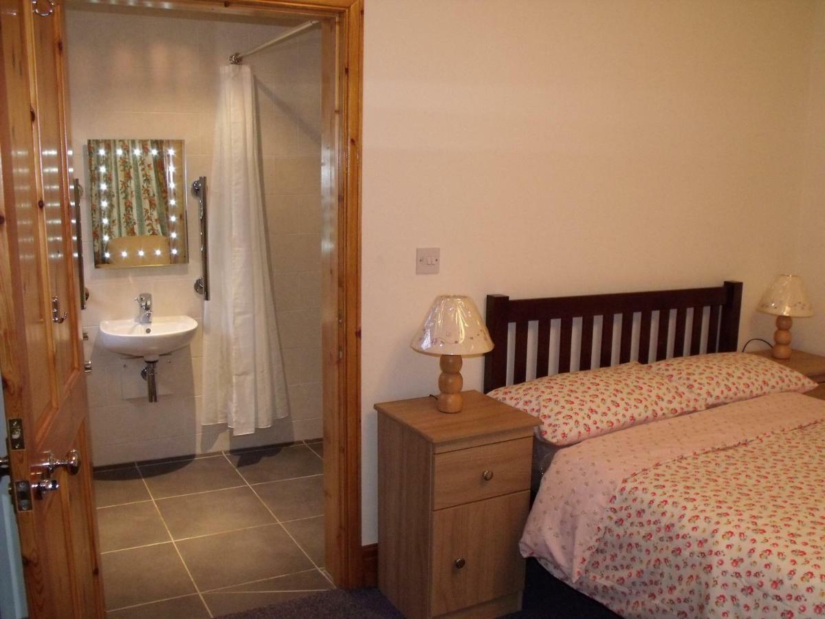 Cosy Ground Floor Disabled Friendly Room In Farm House Llandderfel المظهر الخارجي الصورة